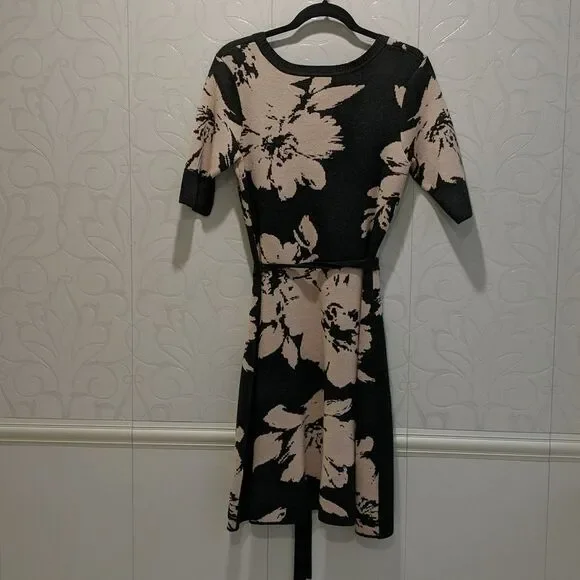Gabby Skye Women's Knit Dress 3/4 Sleeve Floral Design Size M